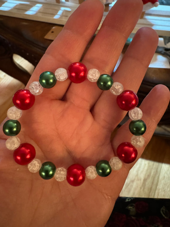 Red and green holiday stretch bracelet