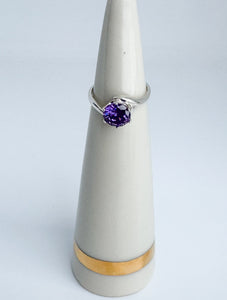 Amethyst gemstone ring on sterling silver band - Size 6