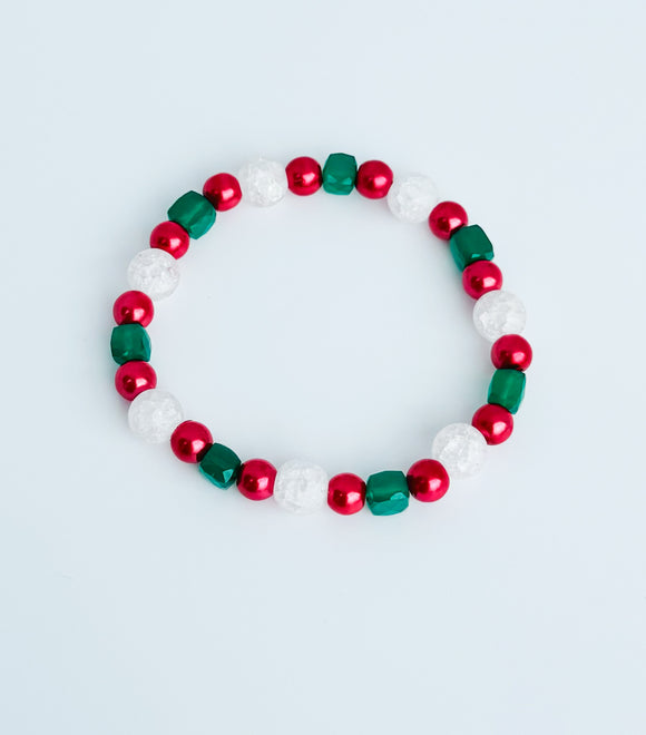 Green onyx holiday stretch bracelet.