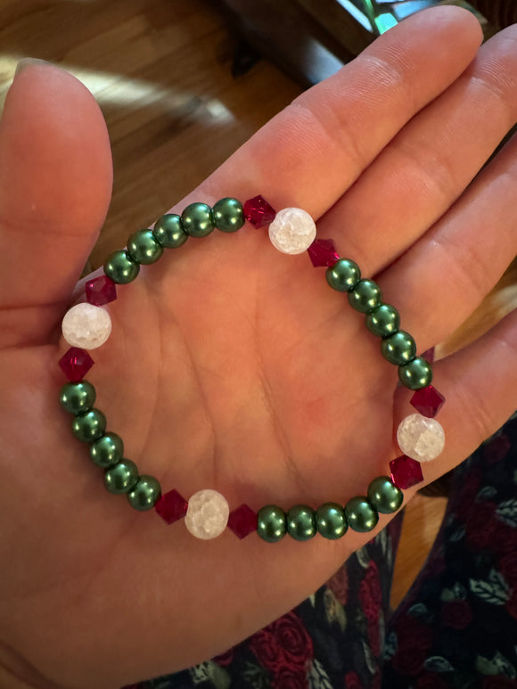 Green holiday stretch bracelet with white and red crystals